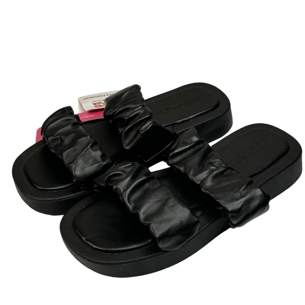 Muk Luks Women’s South Beach Black Rouched Straps Small Platform Wedge Size 8